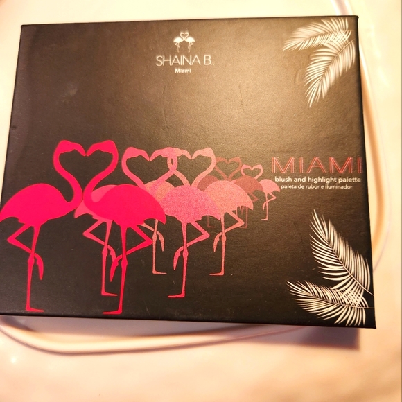 New Miami blush and highlight palette - Picture 1 of 6